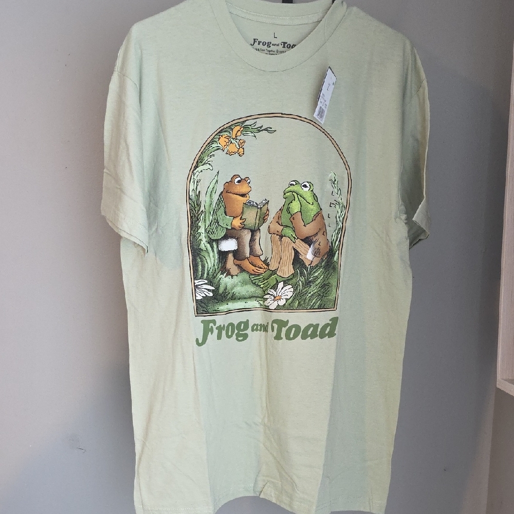 Graphic Tee Frog and Toad - Light Green Size Large NWT